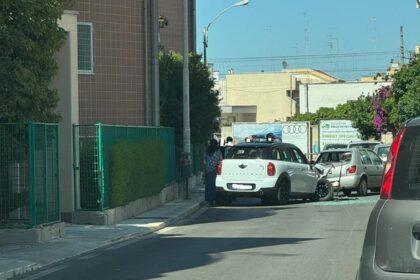 Incidente stradale via Toscanini Acquaviva delle Fonti tamponamento tre auto