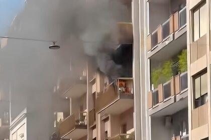 Incendio Via Argiro a Bari, fumo nero da balcone terzo piano