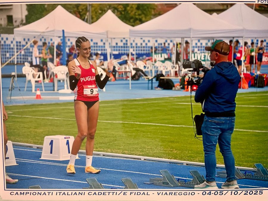 La giovane atleta Tamara Ventura dell'Atletica Giovanile Acquaviva in pista ai Campionati Italiani di Viareggio.