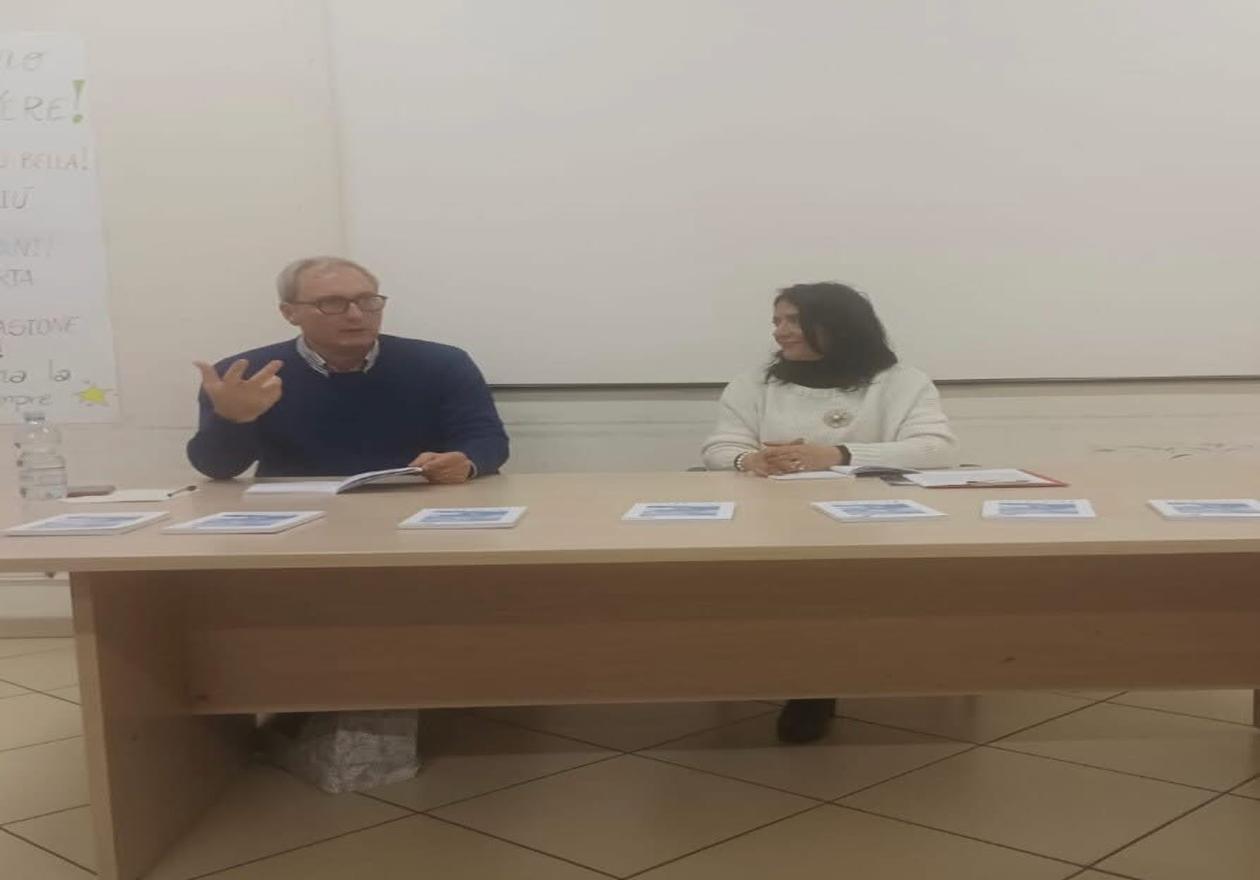 Foto di Giuseppe Milella Santeramo con Anna Larato alla presentazione del libro "Sfumature nell'anima" a Santeramo.