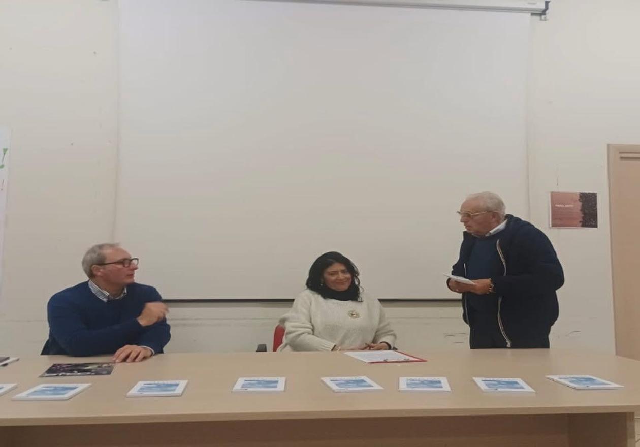 Foto di Giuseppe Milella Santeramo con Anna Larato alla presentazione del libro "Sfumature nell'anima" a Santeramo.