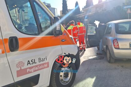 Caos in centro: 1 donna travolta in un incidente ad Acquaviva delle Fonti