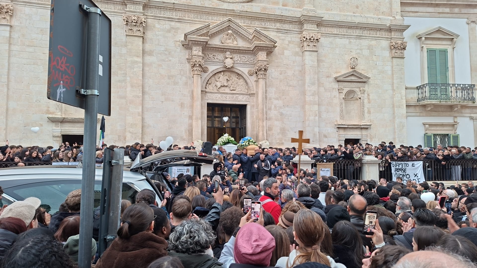 ultimo saluto a Gianvito e Denise