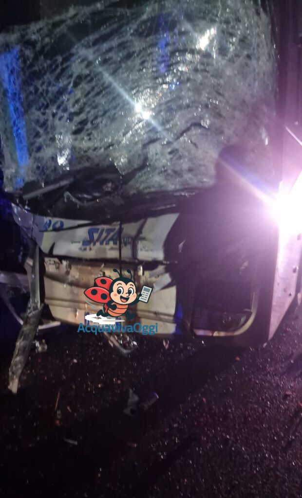 2 giovani morti nell’incidente Acquaviva-Adelfia: tragedia shock con pullman Sita