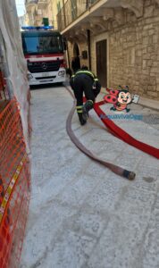 Intervento dei Vigili del Fuoco e Polizia Locale per l'incendio caldaia in via Sarra ad Acquaviva delle Fonti.
