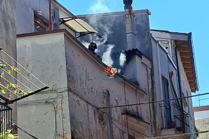 Intervento dei Vigili del Fuoco e Polizia Locale per l'incendio caldaia in via Sarra ad Acquaviva delle Fonti.