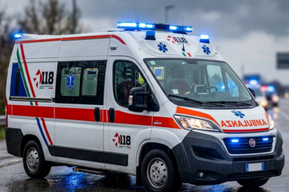 2 mezzi coinvolti nel violento incidente stradale sulla Acquaviva-Santeramo: paura vicino al Miulli 12 Immagine dei soccorsi dopo l'incidente stradale sulla Acquaviva-Santeramo nei pressi del Miulli.