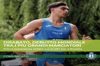 Giuseppe Disabato durante una gara di marcia con la divisa della nazionale italiana.