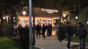 Inaugurazione del nuovo locale Carretto Garden in piazza Garibaldi ad Acquaviva delle Fonti con il sindaco Marco Lenoci e la famiglia Benemerito.