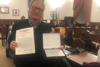 Festival Internazionale delle Emozioni: 1 prestigioso traguardo per il poeta Giuseppe Milella 4 Premiazione di Giuseppe Milella al Festival Internazionale delle Emozioni a Martina Franca.