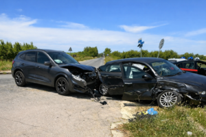 Incidente sulla SP 95 scontro da paura tra Acquaviva e Casamassima con 2 feriti e tre ambulanze sul posto