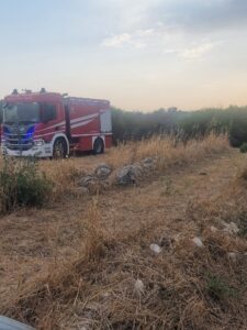 Incendio in Contrada San Benedetto: paura ad Acquaviva delle Fonti 6 Incendio in contrada San Benedetto intervento dei vigili del fuoco per spegnere le fiamme in un campo ad Acquaviva delle Fonti.