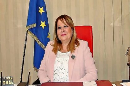 Rossana Riflesso, nuova prefetta di Bari, nel suo ufficio istituzionale