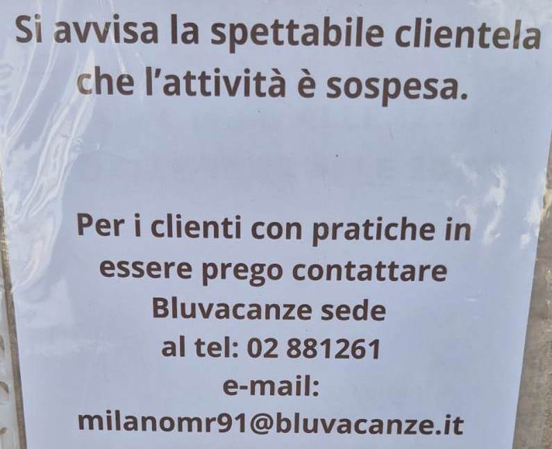 Agenzia viaggi sospesa ad Acquaviva delle Fonti. Foto esterna all'attività