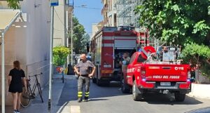 Incendio in via Tria ad Acquaviva: 2 giovani con estintore evitano il peggio 5 Incendio in via Tria ad Acquaviva: 2 giovani con estintore evitano il peggio