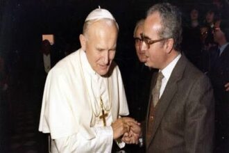 Domenico Lofrese con Papa Giovanni Paolo II, foto di repertorio